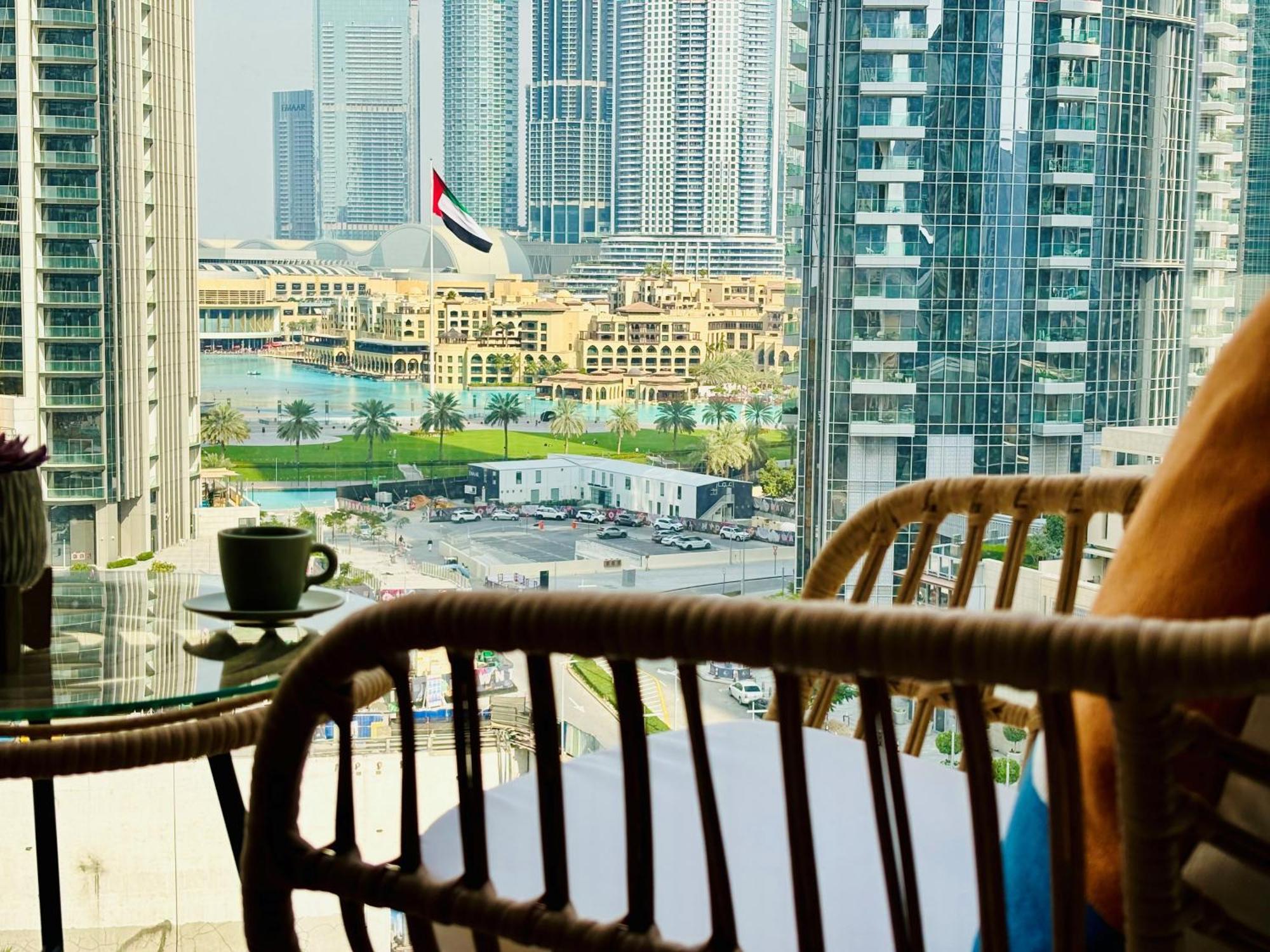Apartment Burj Crown - Spectacular Boulevard View, Opposite Mall *