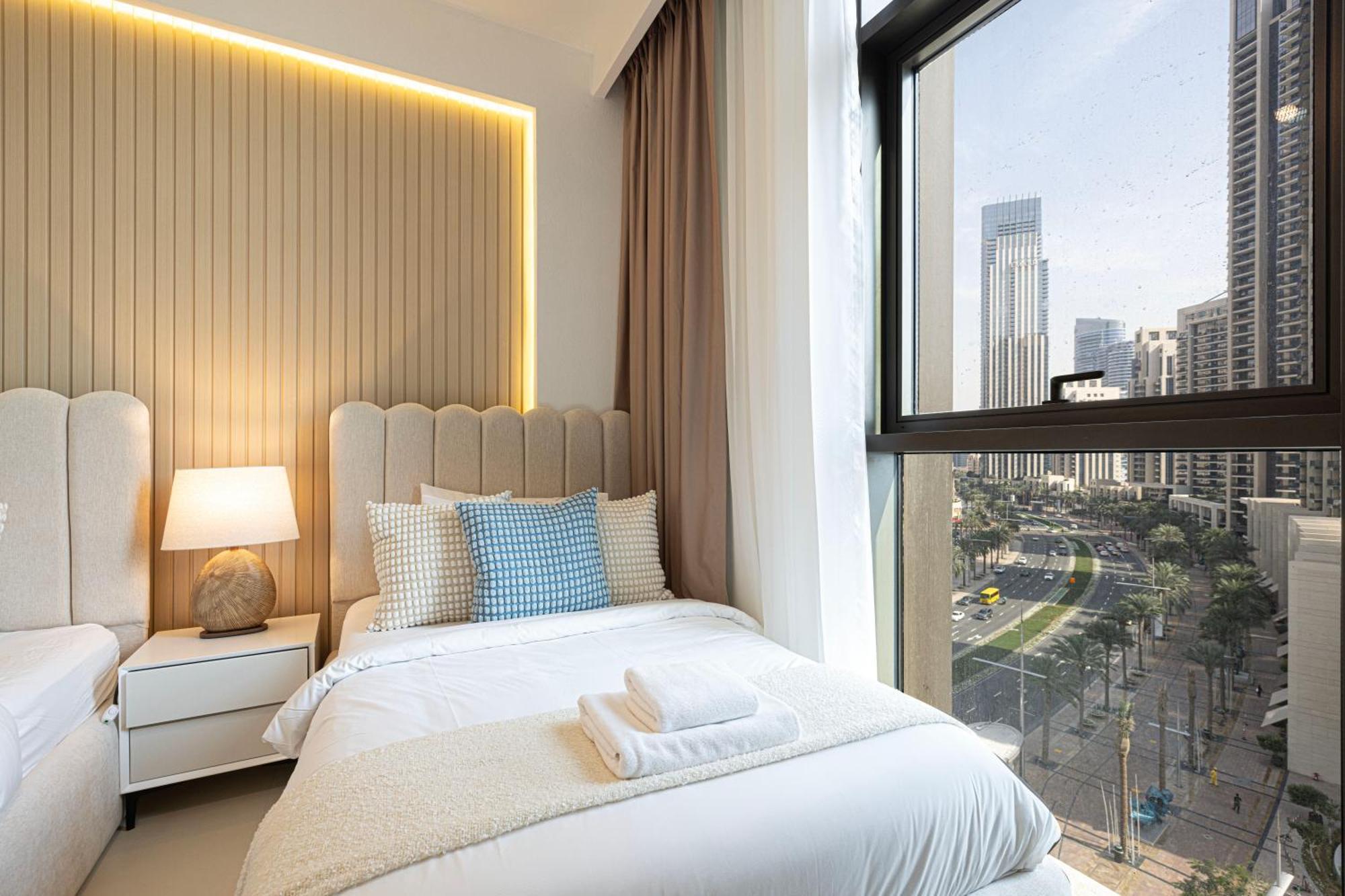 Burj Crown - Spectacular Boulevard View, Opposite Mall *