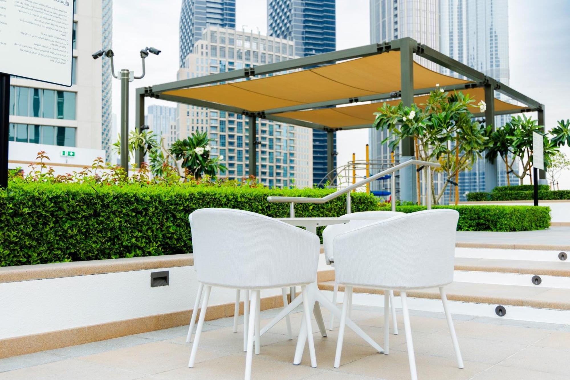 Burj Crown - Spectacular Boulevard View, Opposite Mall Apartment *